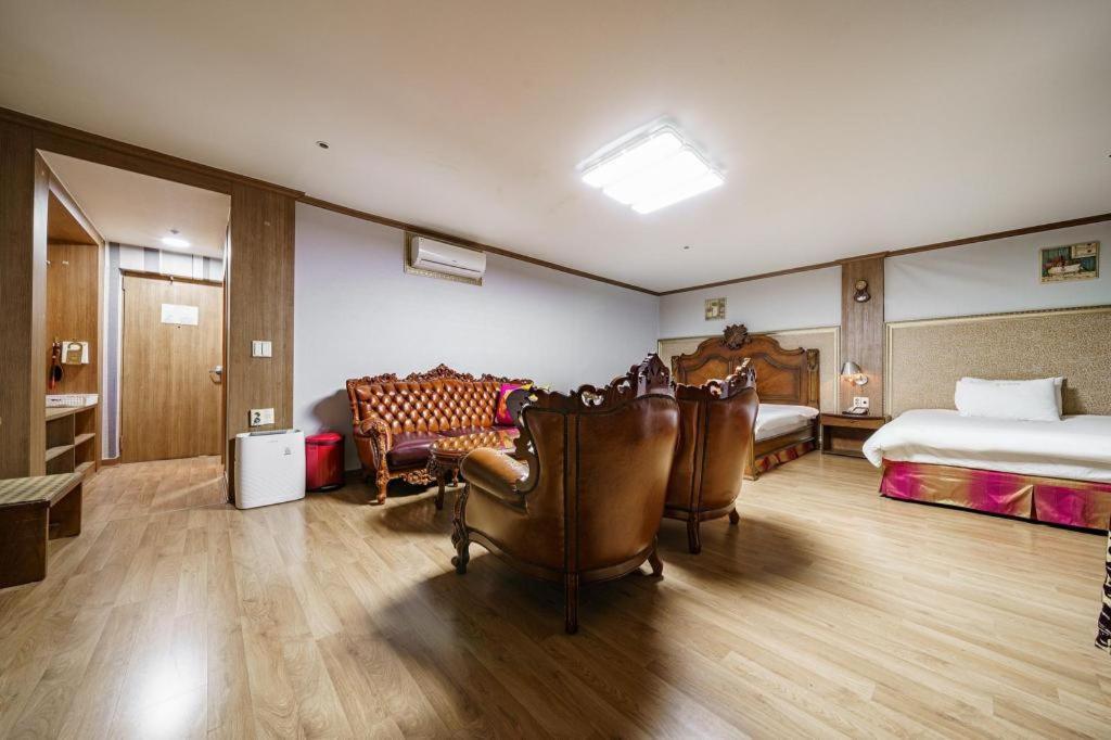 Hotel Olympic Changwon Eksteriør billede