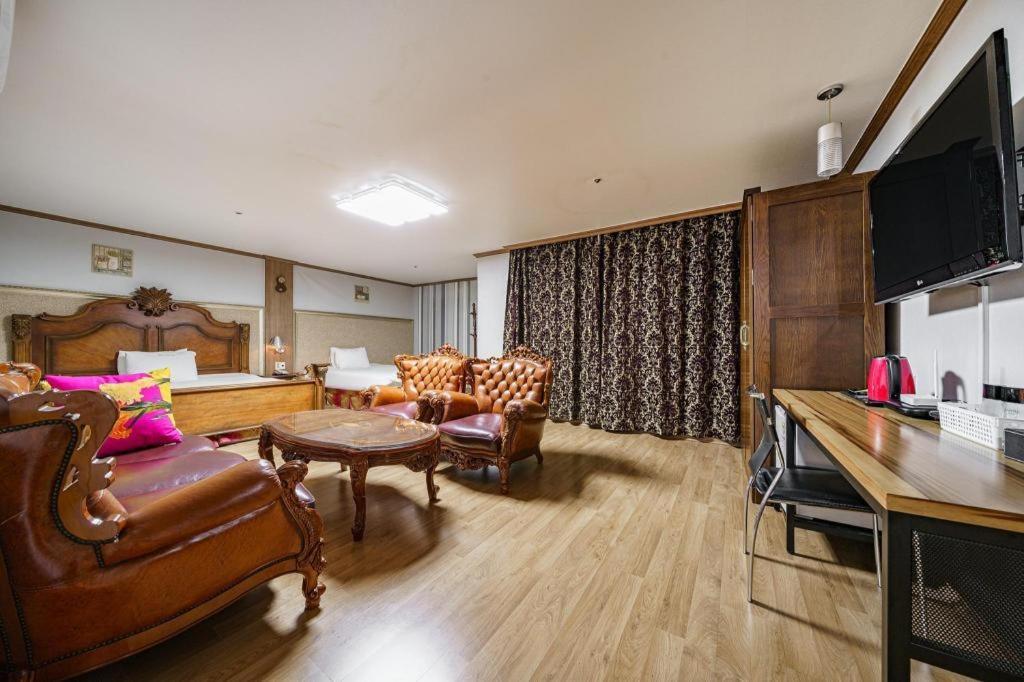 Hotel Olympic Changwon Eksteriør billede