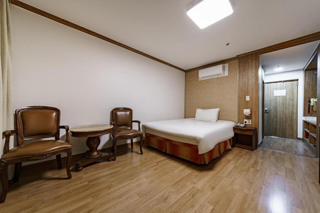 Hotel Olympic Changwon Eksteriør billede
