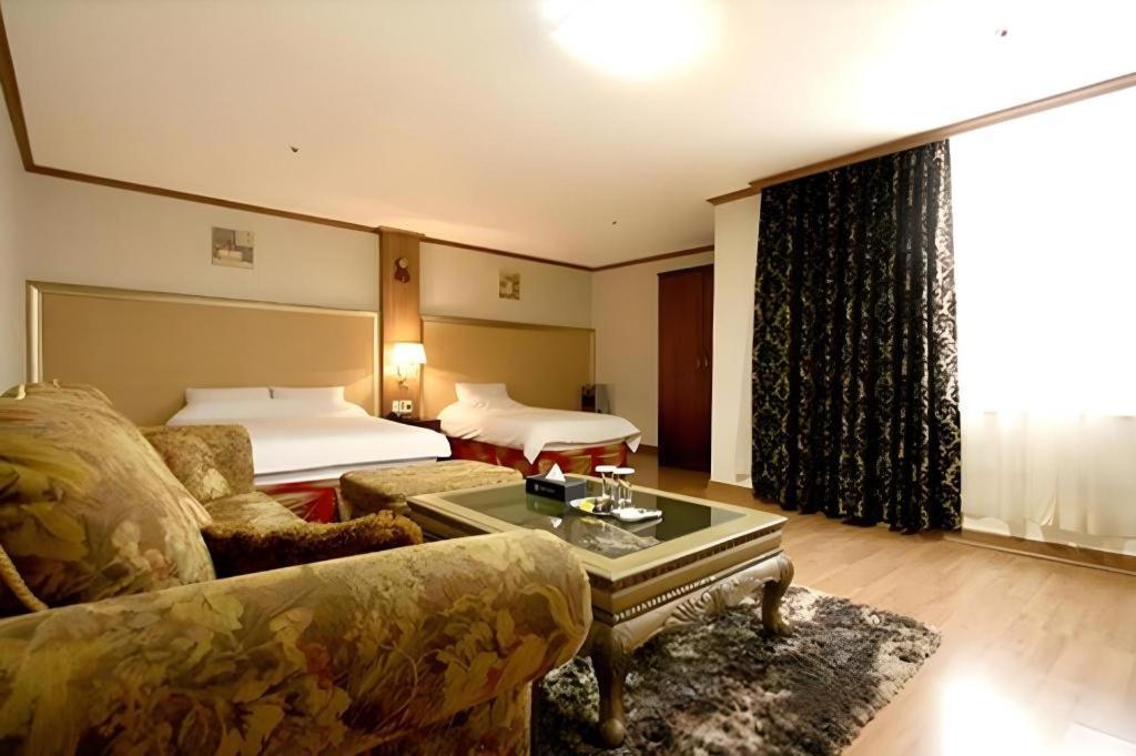 Hotel Olympic Changwon Eksteriør billede